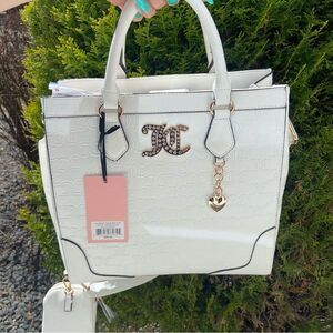 Juicy Couture White and Gold Faux Leather Bag - Y2K Bag with Juicy Couture Logo